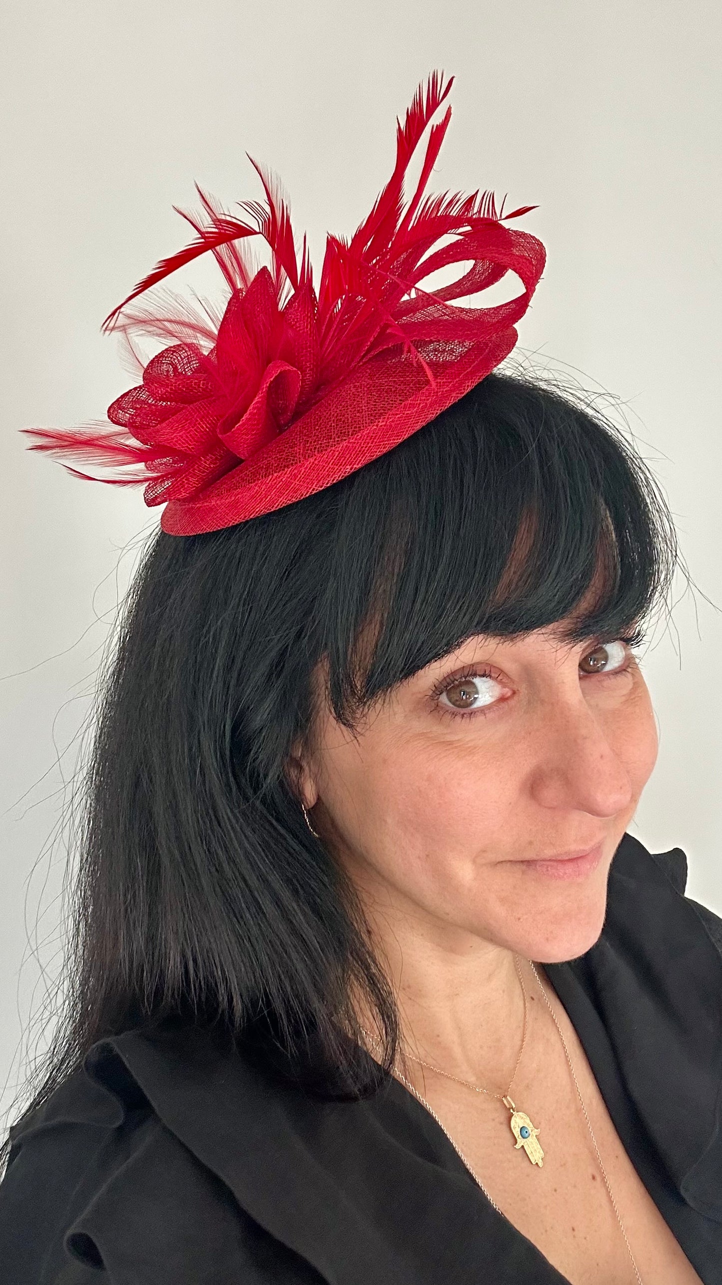 Red feather fascinator headpiece wedding guest hat small vgc