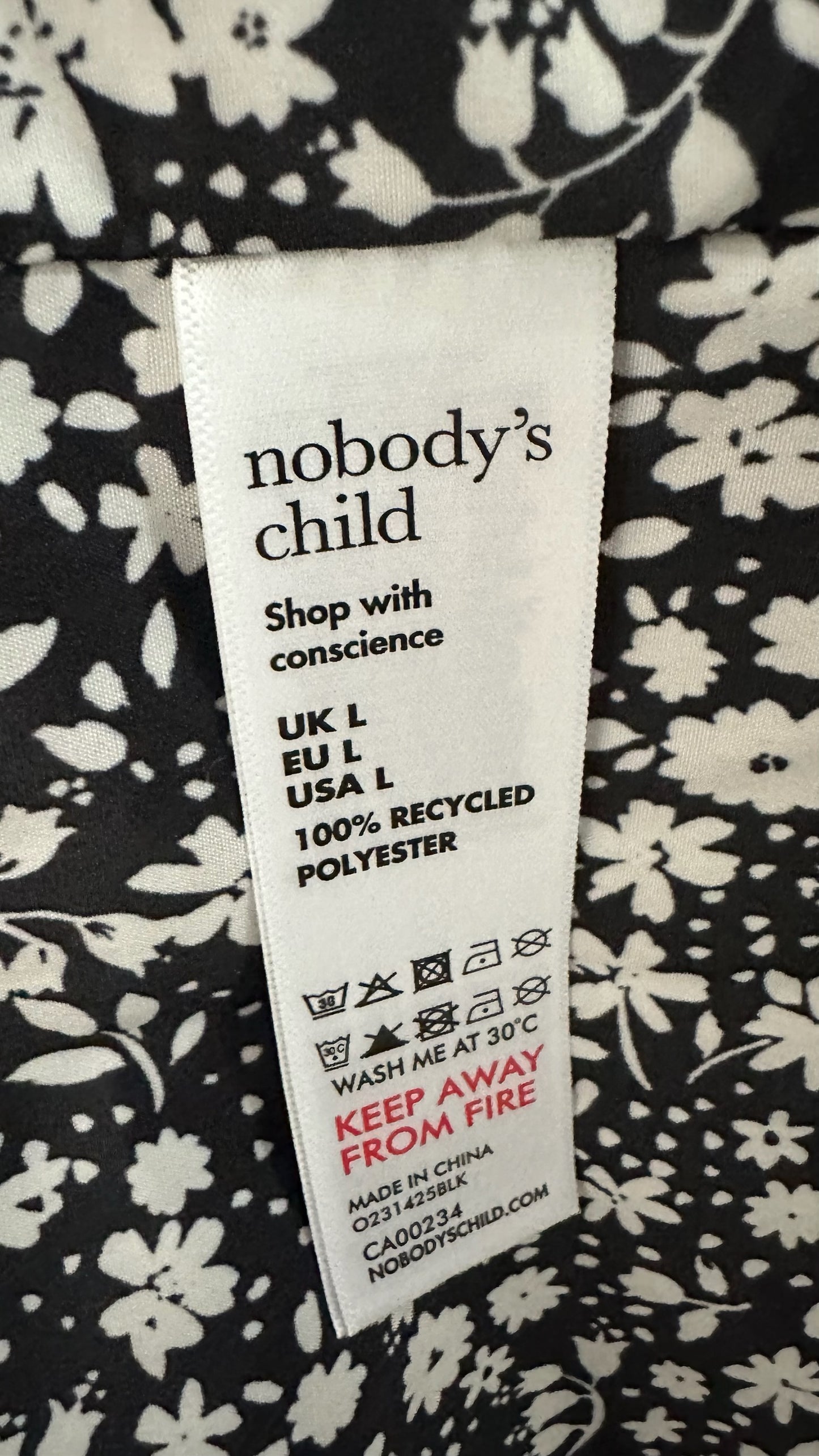 Nobody's child black square quilted long line puffer coat large UK 12-14 vgc w25