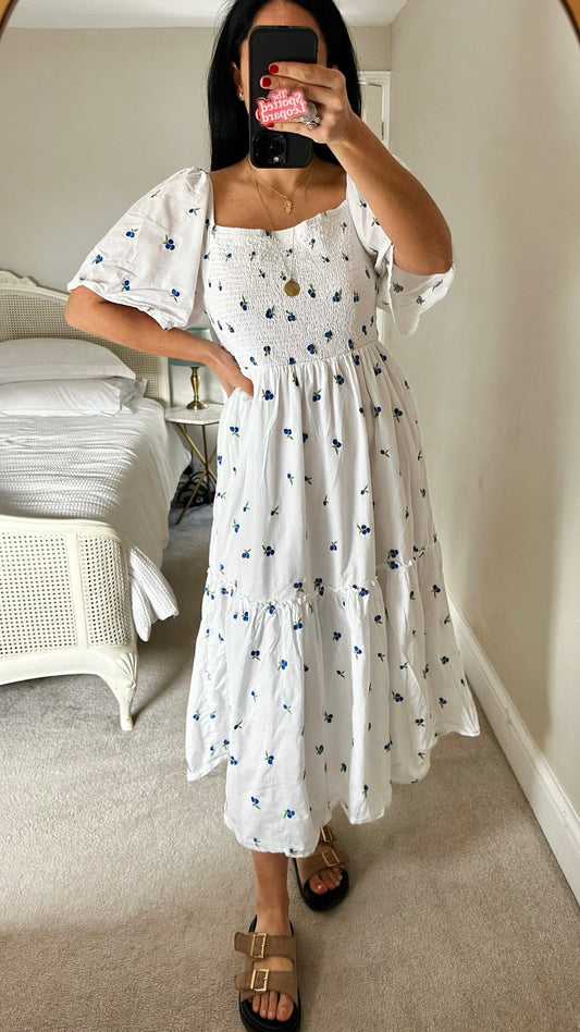 Nobody’s child white blue blueberry print shirred bust midi long holiday dress Large UK 14 excellent used condition